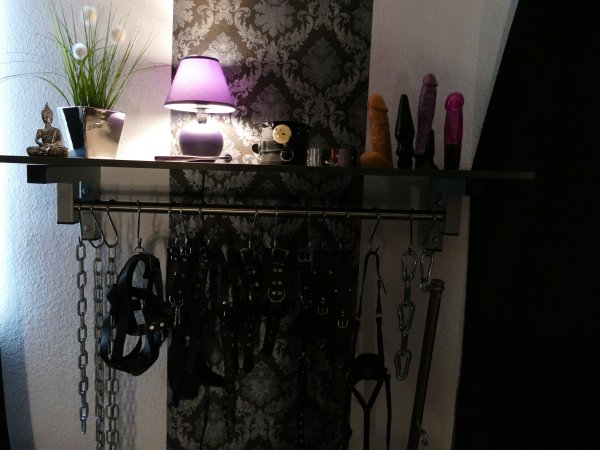 BDSM Mietstudio in Essen - Chambre Violette - Ausstattung - Spielzeug